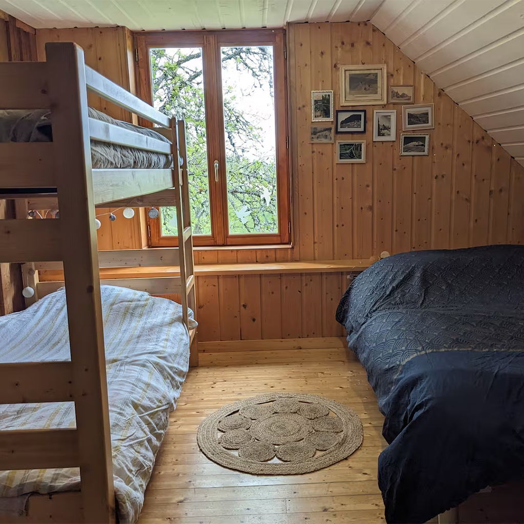 la-batie-dessous-gite-location-mouthe-doubs-jura-ferme-alpage-chambre2-1