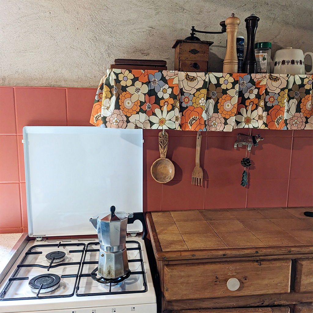 la-batie-dessous-gite-location-mouthe-doubs-jura-ferme-alpage-cuisine-2