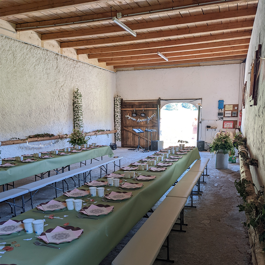 la-batie-dessous-gite-location-salle-reception-mouthe-doubs-jura-ferme-alpage-salle-6